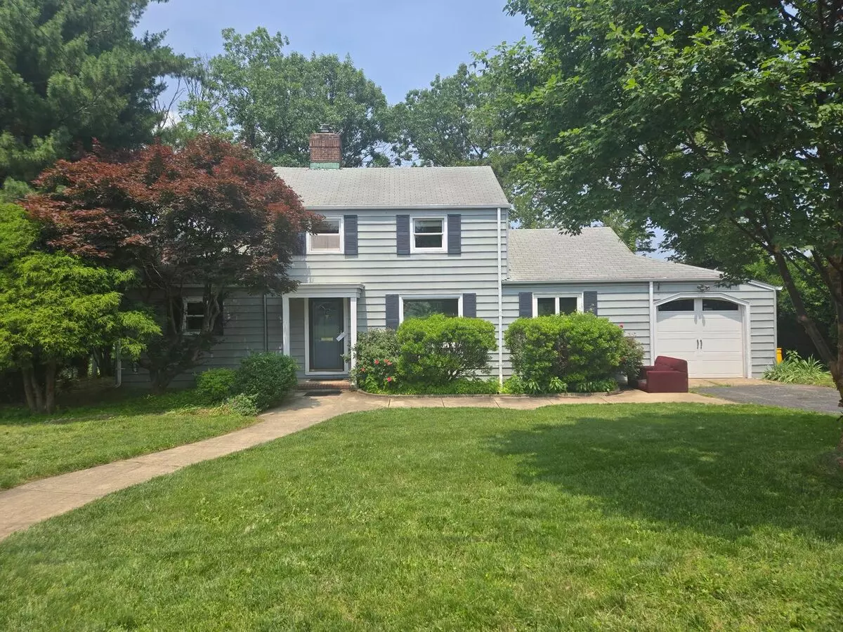 Amazing Views Overlooking The Raritan River! Commuter Delight! Single Family Home With 2-bedroom, 2 Full Bathrooms, Garage & Walk-out Basement, Located Close Enough To Enjoy New Brunswick But Far Enough To Enjoy Peace & Quiet! House for rent in New Brunswick, NJ