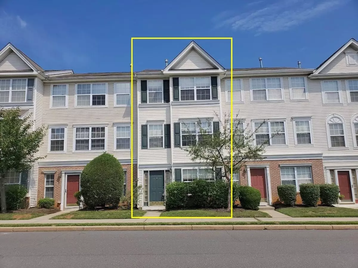Rare Opportunity To Reside In The Beautiful La Mer Development (which Is Loaded With Various Amenities)! House for rent in Parlin, NJ