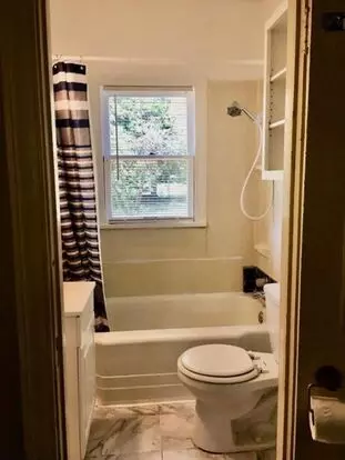 Charming 2 Bd Farmhouse On 1.12 Acres Within City Limits Apartment for rent in Tulsa, OK