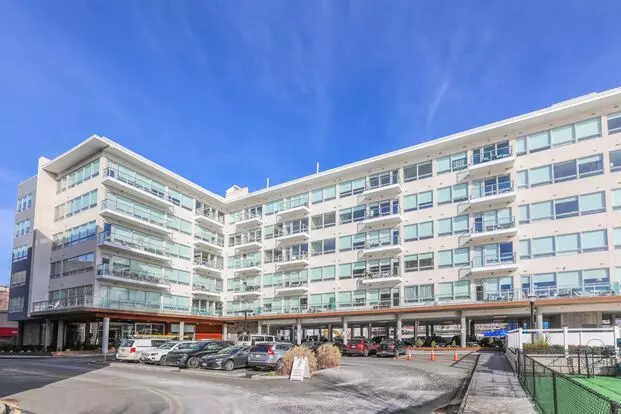 The Oyster Apartment for rent in Edgewater, NJ The Oyster Apartment for rent in Edgewater, NJ