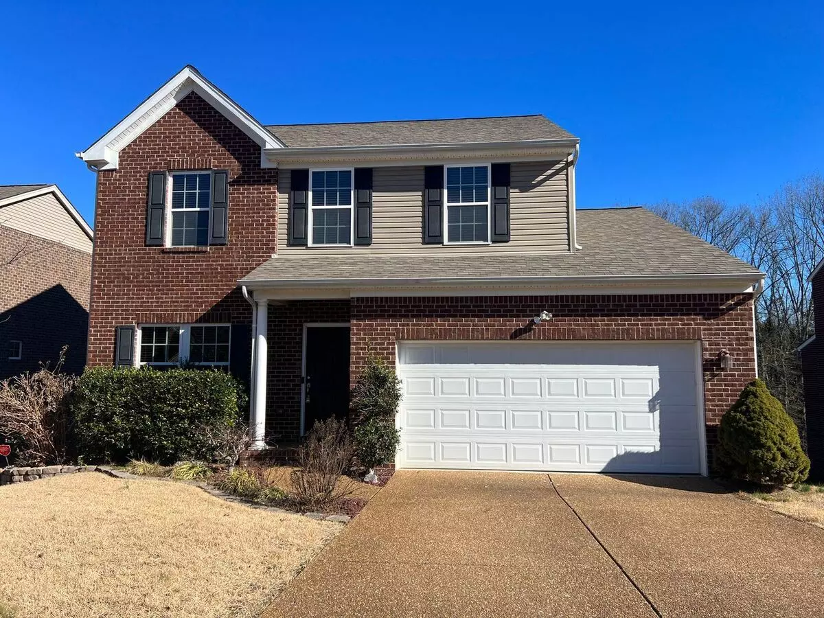 Gorgeous 3 Br 3.5 Bath With Bonus Or 4th Bedroom - Fenced In Backyard House for rent in Mt Juliet, TN