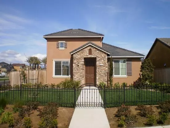 Fantastic Harlan Patio Home With Fenced Front Yard Apartment for rent in Clovis, CA