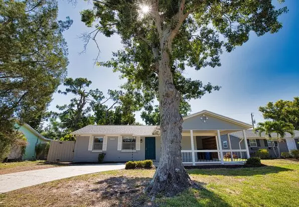Charming Annual Rental Unfurnished, Available In May 2024! More Pictures Soon. Apartment for rent in Venice, FL