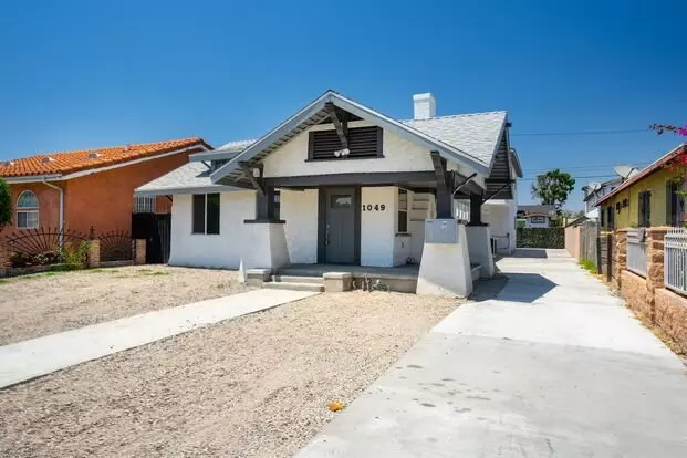 1049 W 62nd St Apartment for rent in Los Angeles, CA