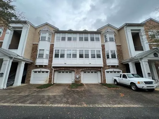 Spacious 1 Bedroom Condo Located Minutes From Town Center In Montreux At Deerwood Apartment for rent in Jacksonville, FL