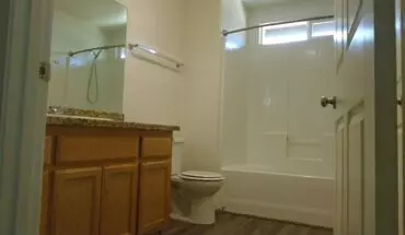 5 of 7 W. Day Ave. #a-b 632 Apartment for rent in Bakersfield, CA