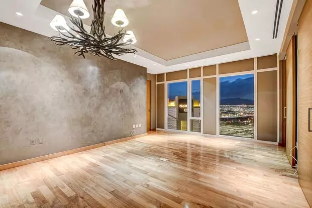 Waldorf Astoria 2711-city/mtn Views From This Stunning 1bd/1.5ba Residence Apartment for rent in Las Vegas, NV
