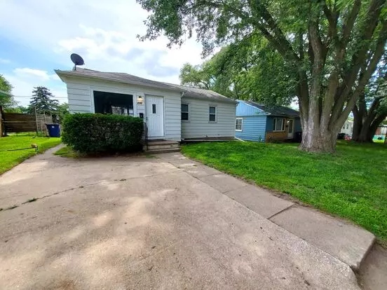 For Rent- 226 Madison Apartment for rent in Waterloo, IA