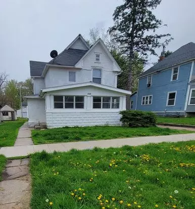 723 W 1st St Apartment for rent in Waterloo, IA