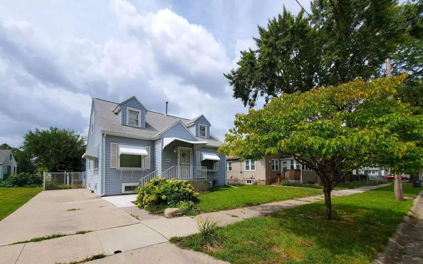 For Rent- Large Home With Fenced In Yard Near Allen Hospital!! House for rent in Waterloo, IA