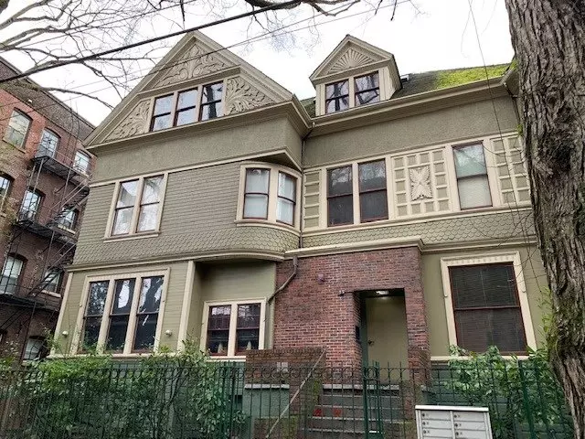 Zhan01 - Nw Everett Apartment for rent in Portland, OR