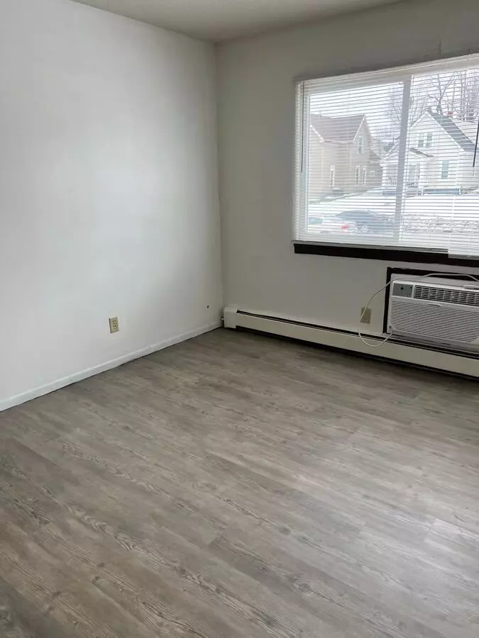 2 of 4 1 Bedroom In A Great Location Apartment for rent in Cedar Rapids, IA