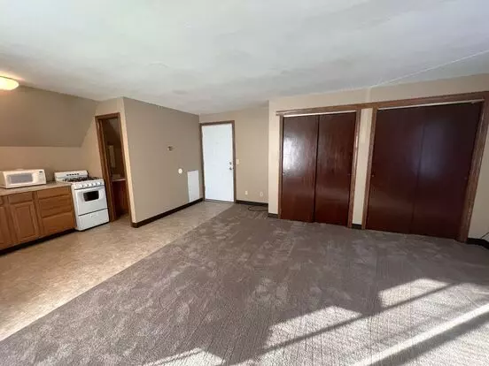 421 6Th Ave Apartment for rent in Coralville, IA