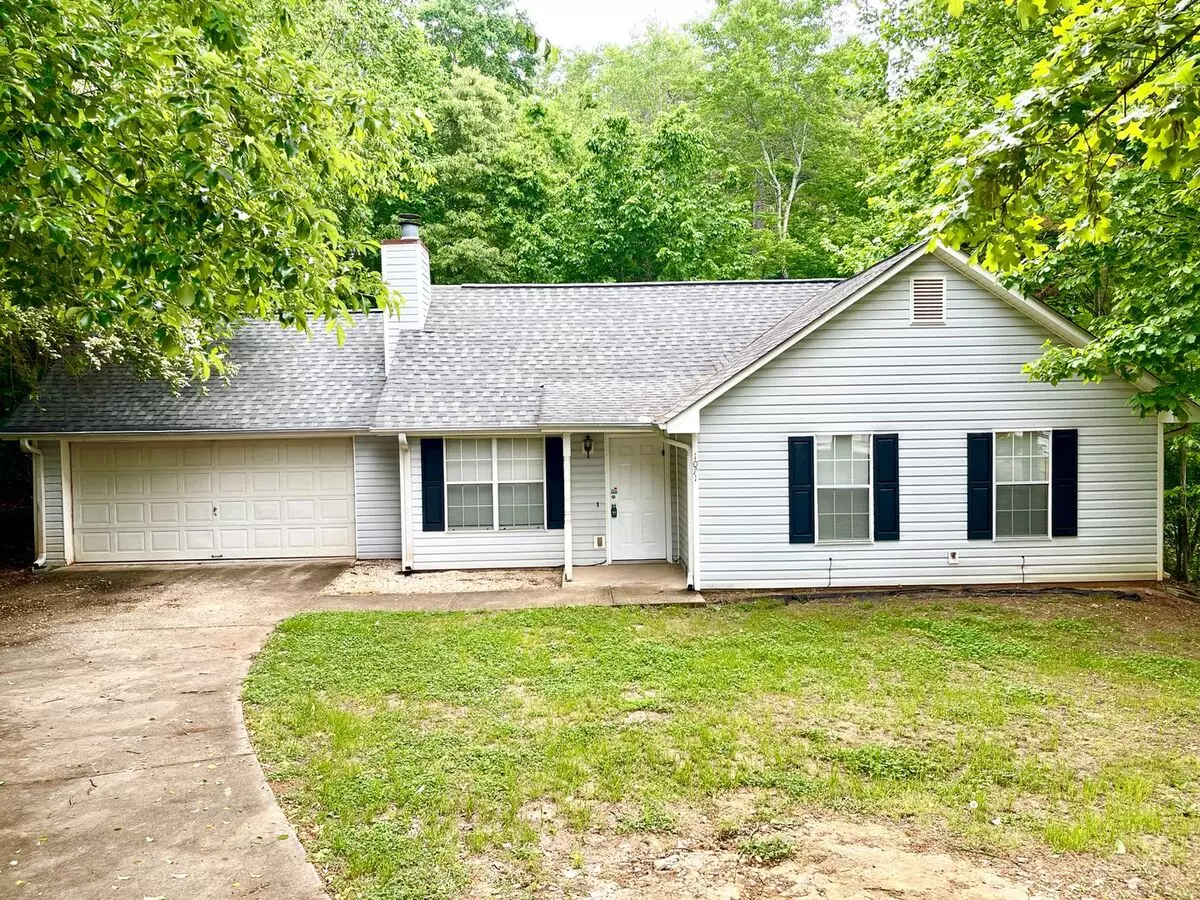 Step Into The Embrace Of Comfort And Style With This Charming 3-bedroom, 2-bathroom Haven, Situated In The Coveted Locale Of Flowery Branch, Ga. House for rent in Flowery Branch, GA