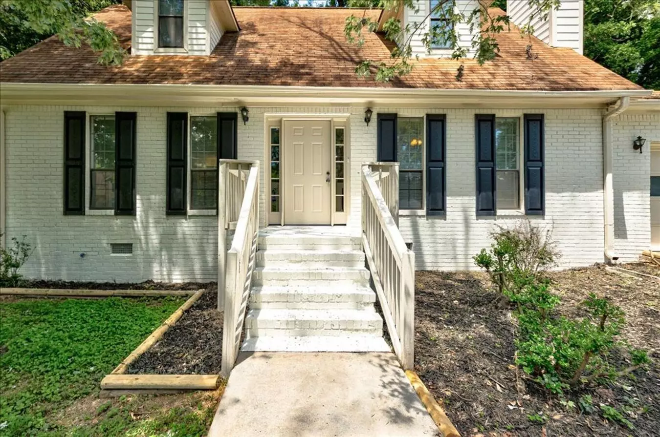 Welcome To This Charming 3-bedroom, 2-bathroom Home Located In The Vibrant Community Of Jonesboro, Ga. House for rent in Jonesboro, GA