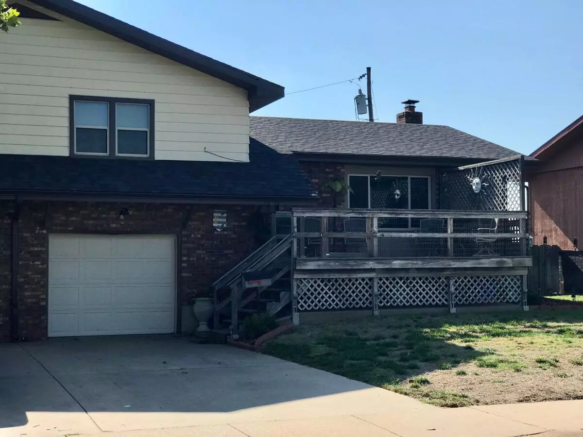 1701-1703 Apollo Apartment for rent in Great Bend, KS