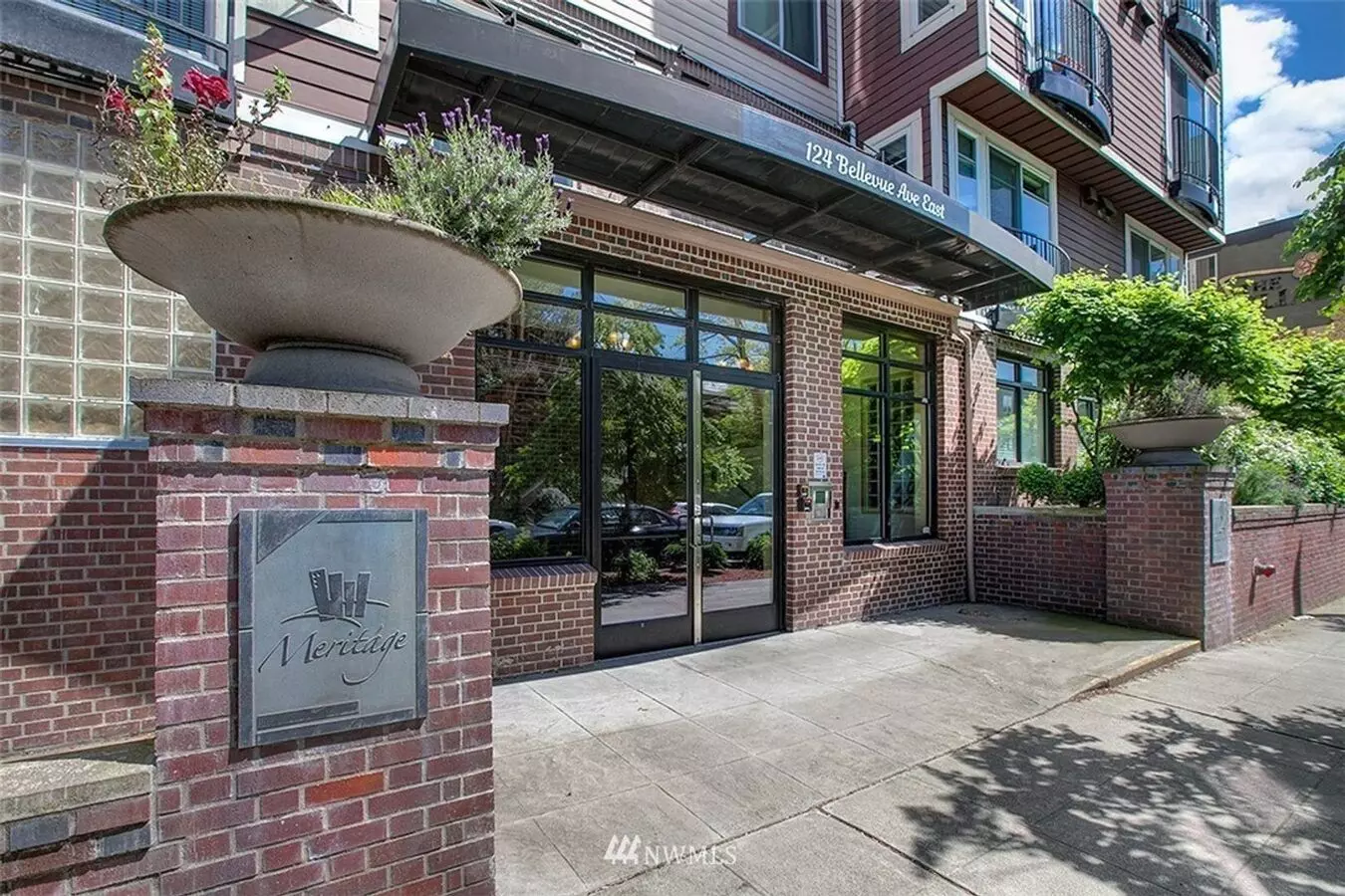$500 Off Move In By 8/15 - Chic City Retreat W View! Apartment for rent in Seattle, WA