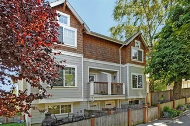 2-bedroom, 2.5-bathroom Licton Springs Townhome! Apartment for rent in Seattle, WA
