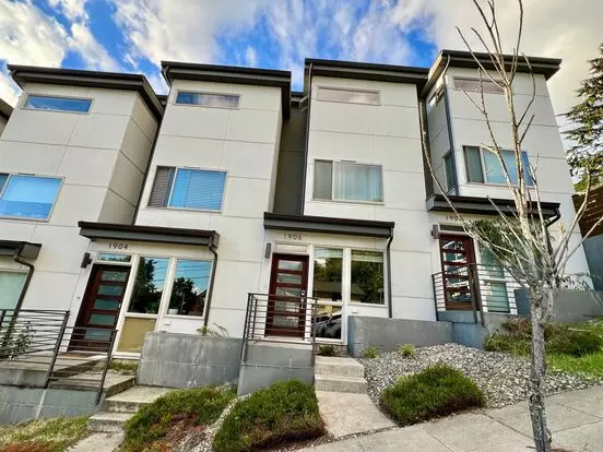 Gorgeous Townhome Available Now Apartment for rent in Seattle, WA