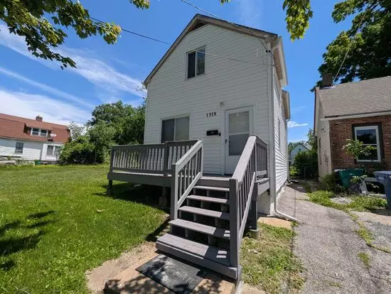 Live On Pennsylvania Ave – Get $100 Off Rent For The First 3 Months! Apartment for rent in St Louis, MO