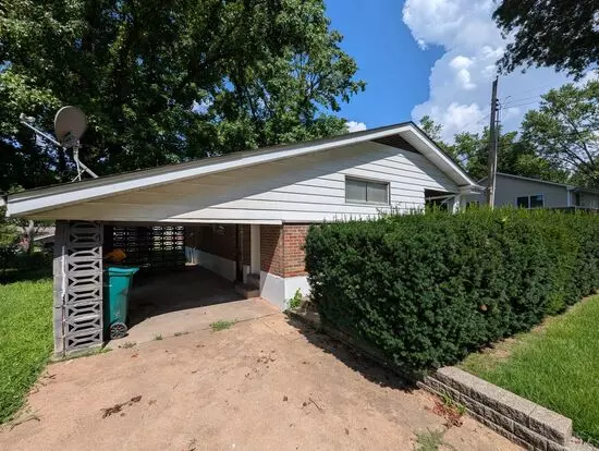 Moline Acres Marvel Apartment for rent in Moline Acres, MO