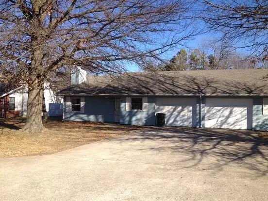 982-984 N Lancelot Ave Apartment for rent in Fayetteville, AR