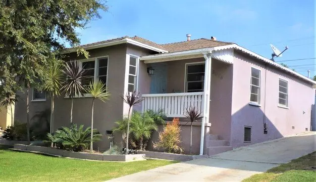 Spacious 4+2 Sfr, 3 Blocks From Lmu, Fireplace, Full Yard. Apartment for rent in Los Angeles, CA Spacious 4+2 Sfr, 3 Blocks From Lmu, Fireplace, Full Yard. Apartment for rent in Los Angeles, CA