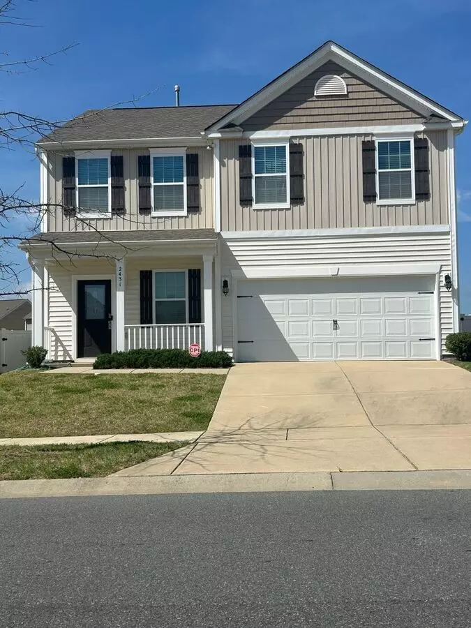 Beautiful 3-bed, 2.5 Bath Home With Open Floorplan & Modern Upgrades House for rent in Charlotte, NC