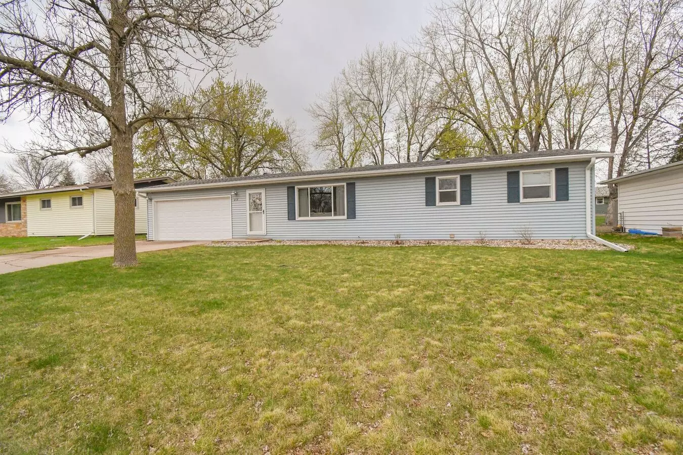 Fully Remodeled 4-bed Ranch With Fenced Yard & Prime Location! House for rent in Brandon, SD