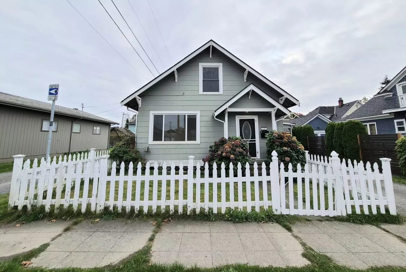 Charming 3 Bed/1.5 Bathroom In North Everett Available Now! House for rent in Everett, WA