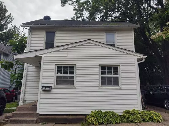 2 Bedroom House In Rock Island Apartment for rent in Rock Island, IL