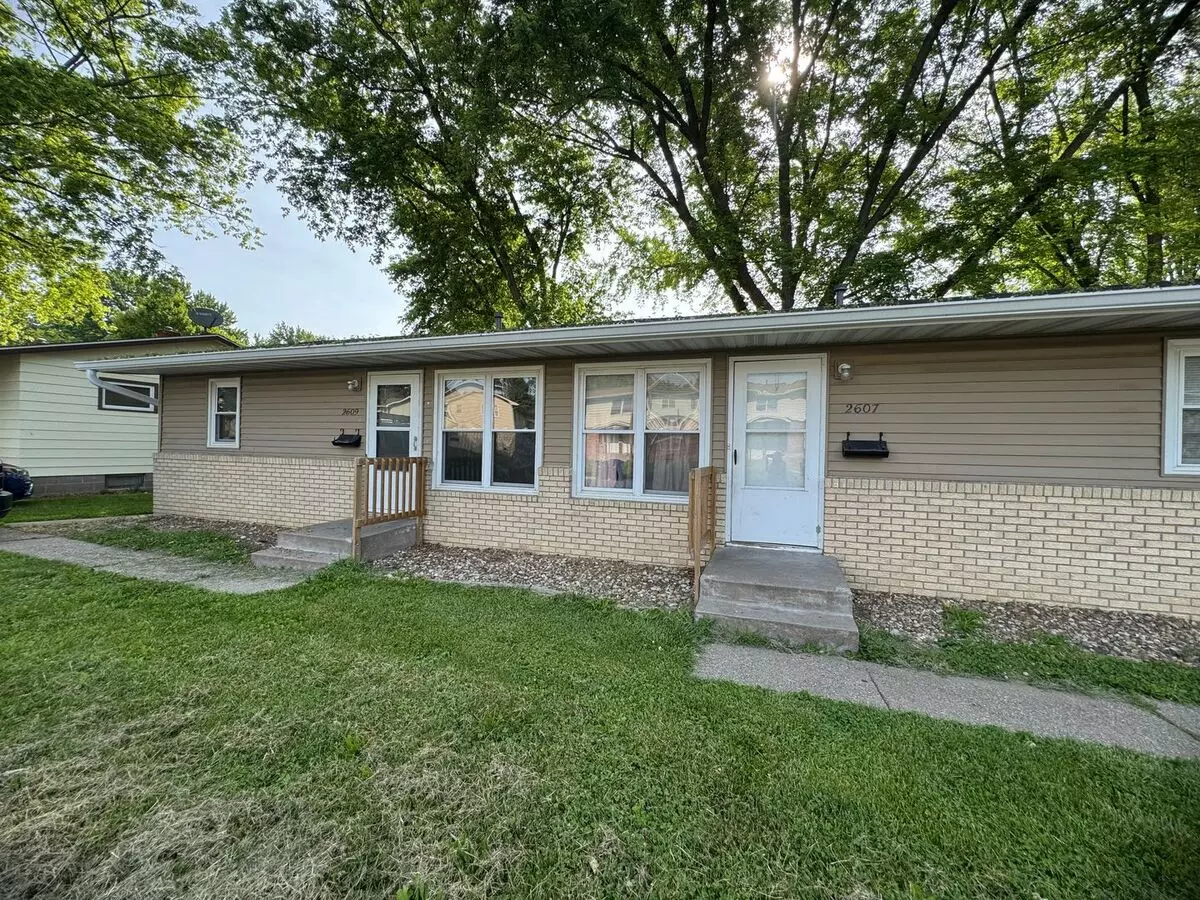 Hm 2607/2609 Magnolia Drive Apartment for rent in Bettendorf, IA