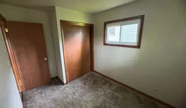 5 of 6 Hm 2607/2609 Magnolia Drive Apartment for rent in Bettendorf, IA