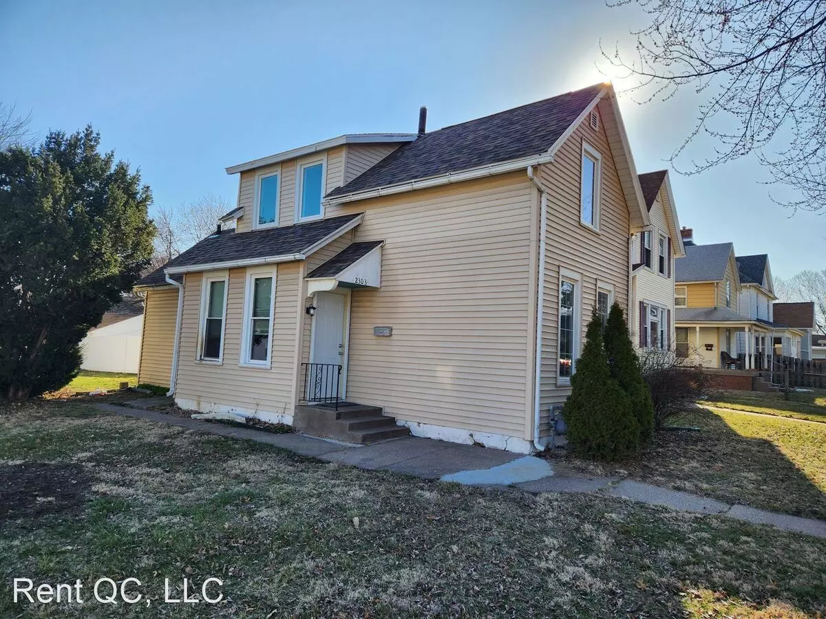 2303 W 1st St House for rent in Davenport, IA