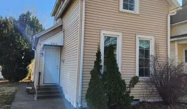 2 of 15 2303 W 1st St House for rent in Davenport, IA