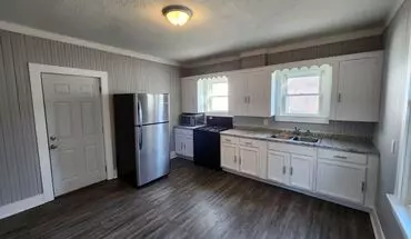 4 of 15 2303 W 1st St House for rent in Davenport, IA