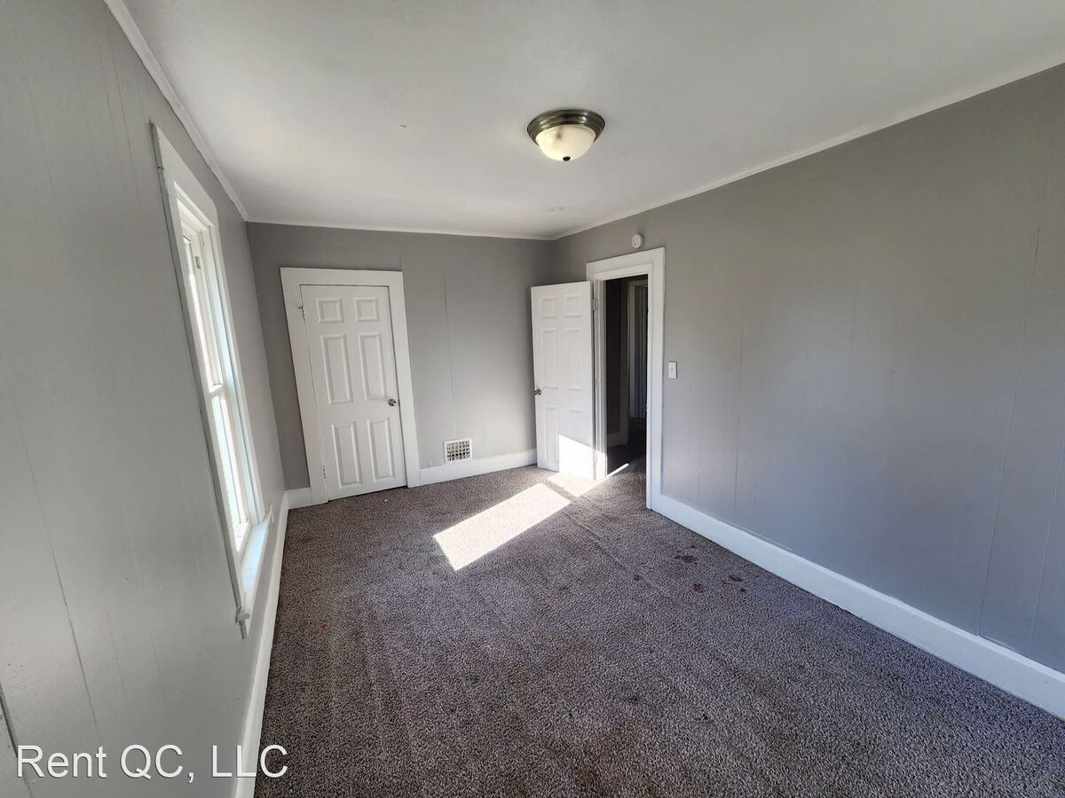 829 W 14th St Davenport, IA House for Rent Rentable