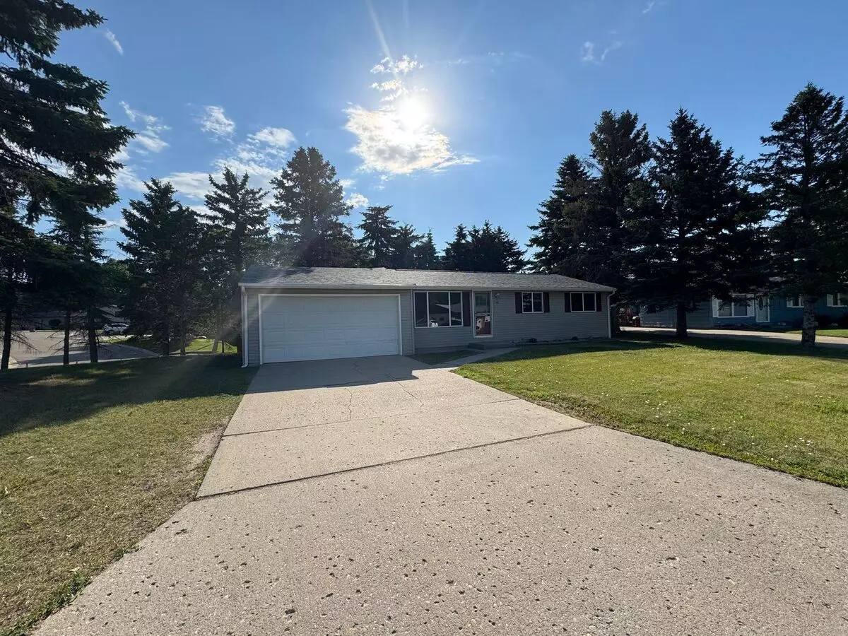 1130 6th St NE House for rent in Minot, ND