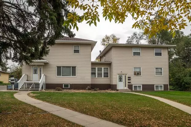 #114 &amp; #116 University West Apartment for rent in Minot, ND