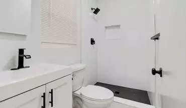 5 of 12 E Street Apartment for rent in San Diego, CA
