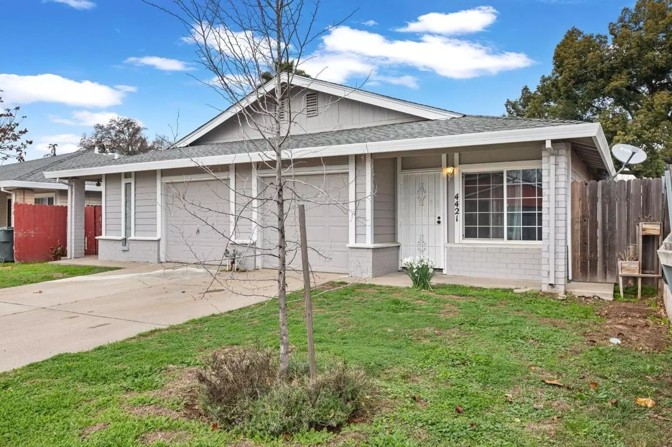 Adorable 2/1 Duplex With Garage! Cute As A Bug! Please Read Entire Ad For Viewings! House for rent in Sacramento, CA