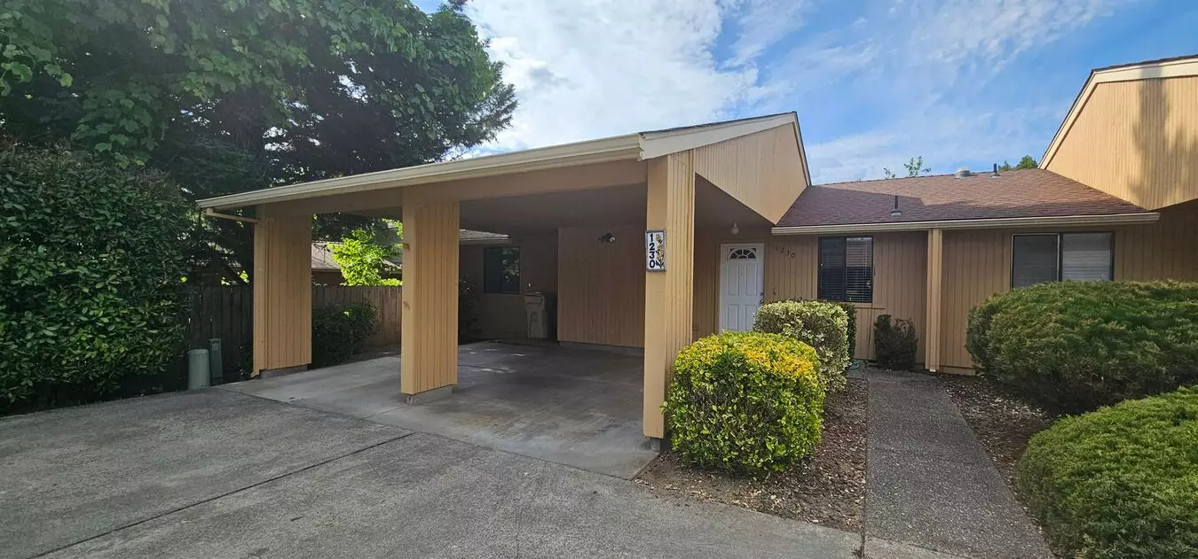 Cul-de-sac Home In Established Neighborhood House for rent in Grants Pass, OR