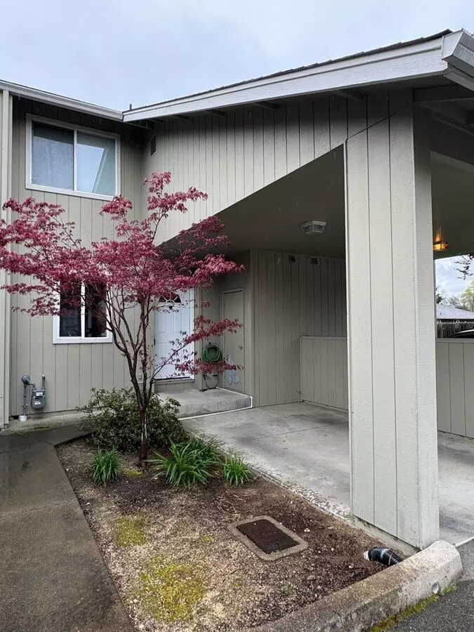 Townhouse In Ne Grants Pass, Close To Shopping House for rent in Grants Pass, OR
