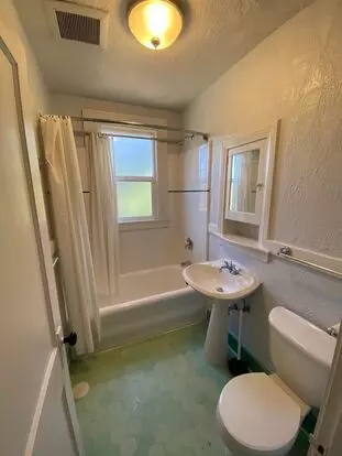 Regal Manor Apartment for rent in Portland, OR