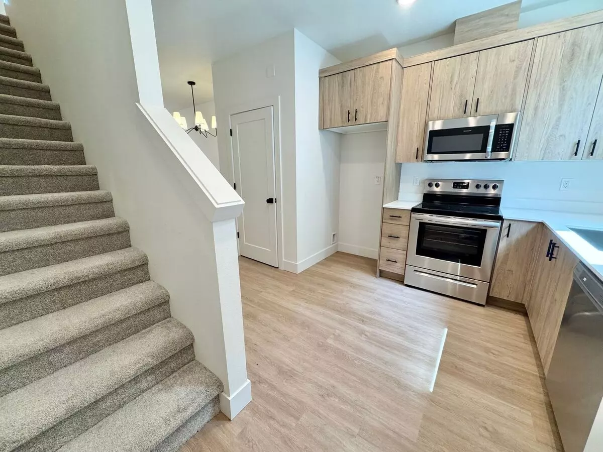 Two Weeks Free Rent! Move-in Special! Brand New 2bd/2.5b End-unit Townhouse - Apartment for rent in Portland, OR