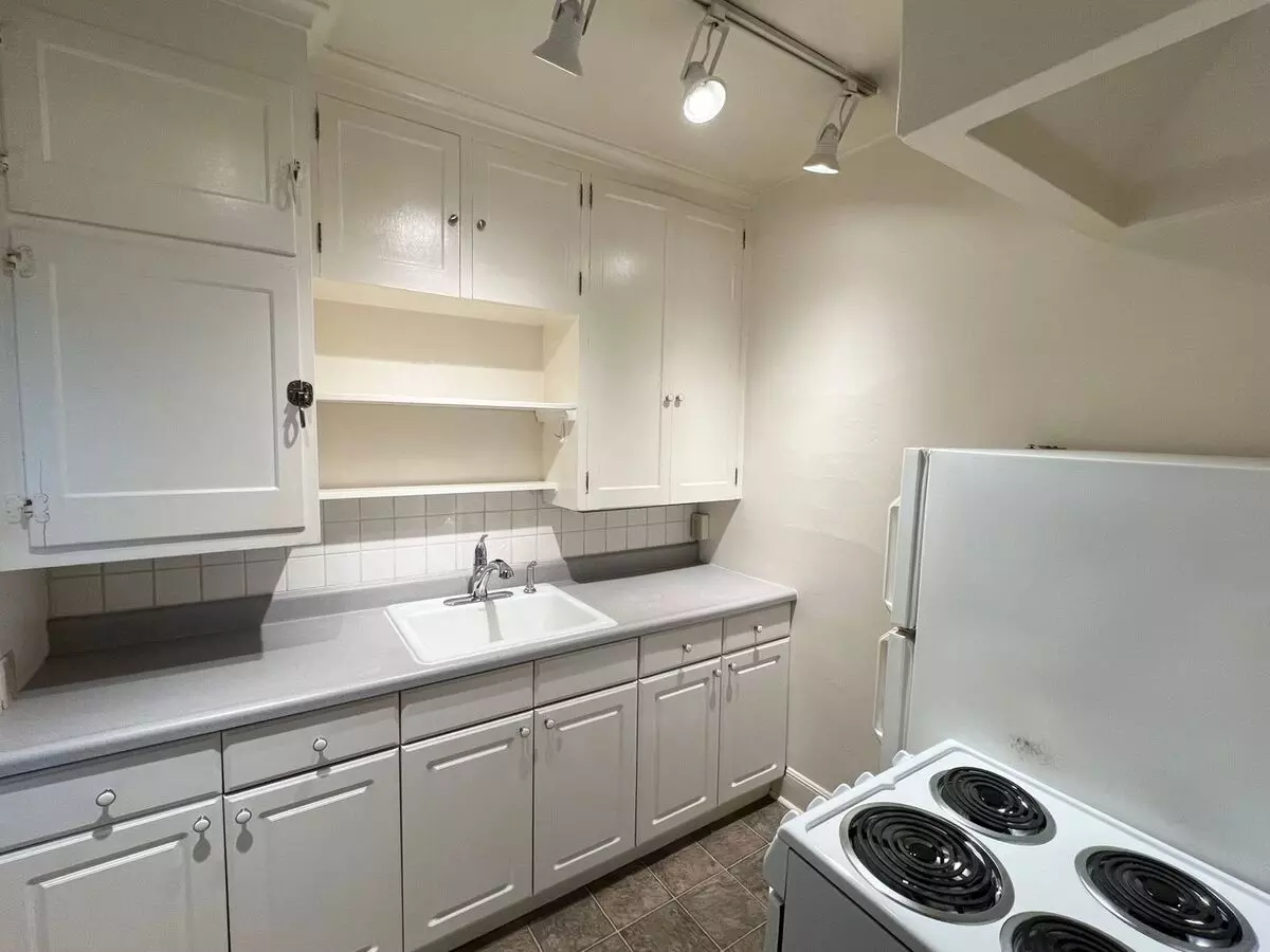 N0108 - Laurelview Apartments Apartment for rent in Portland, OR