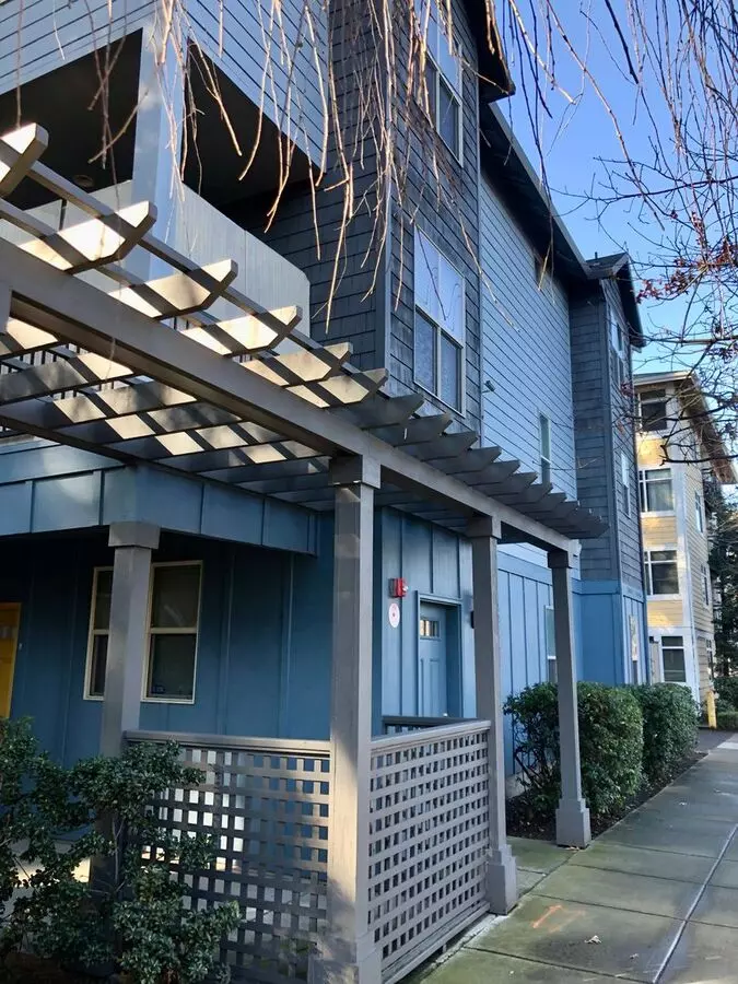 N0031 - Gables On Stark Apartment for rent in Portland, OR