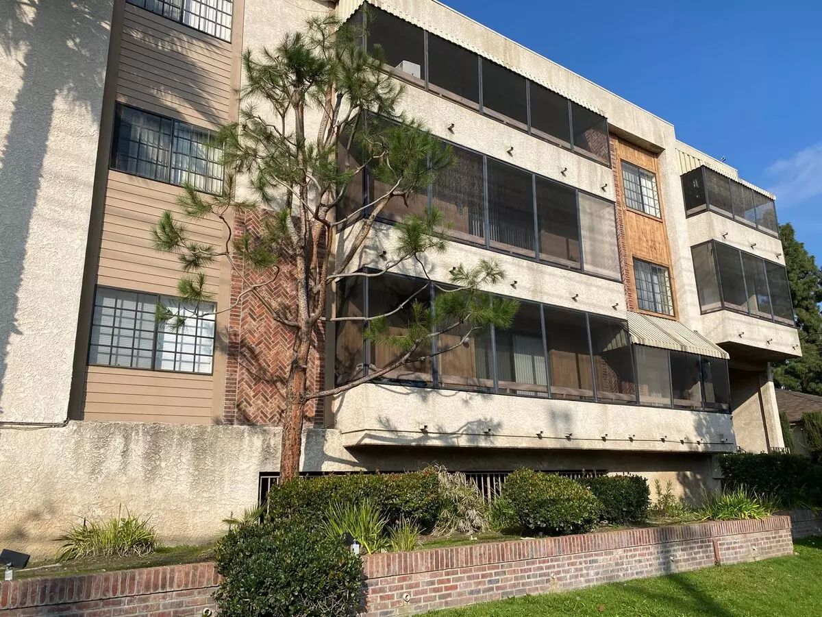 2 of 2 Look And Lease Offer: $500.00 Credit If Lease Is Signed Within 24 Hours Of Showing Apartment for rent in North Hollywood, CA