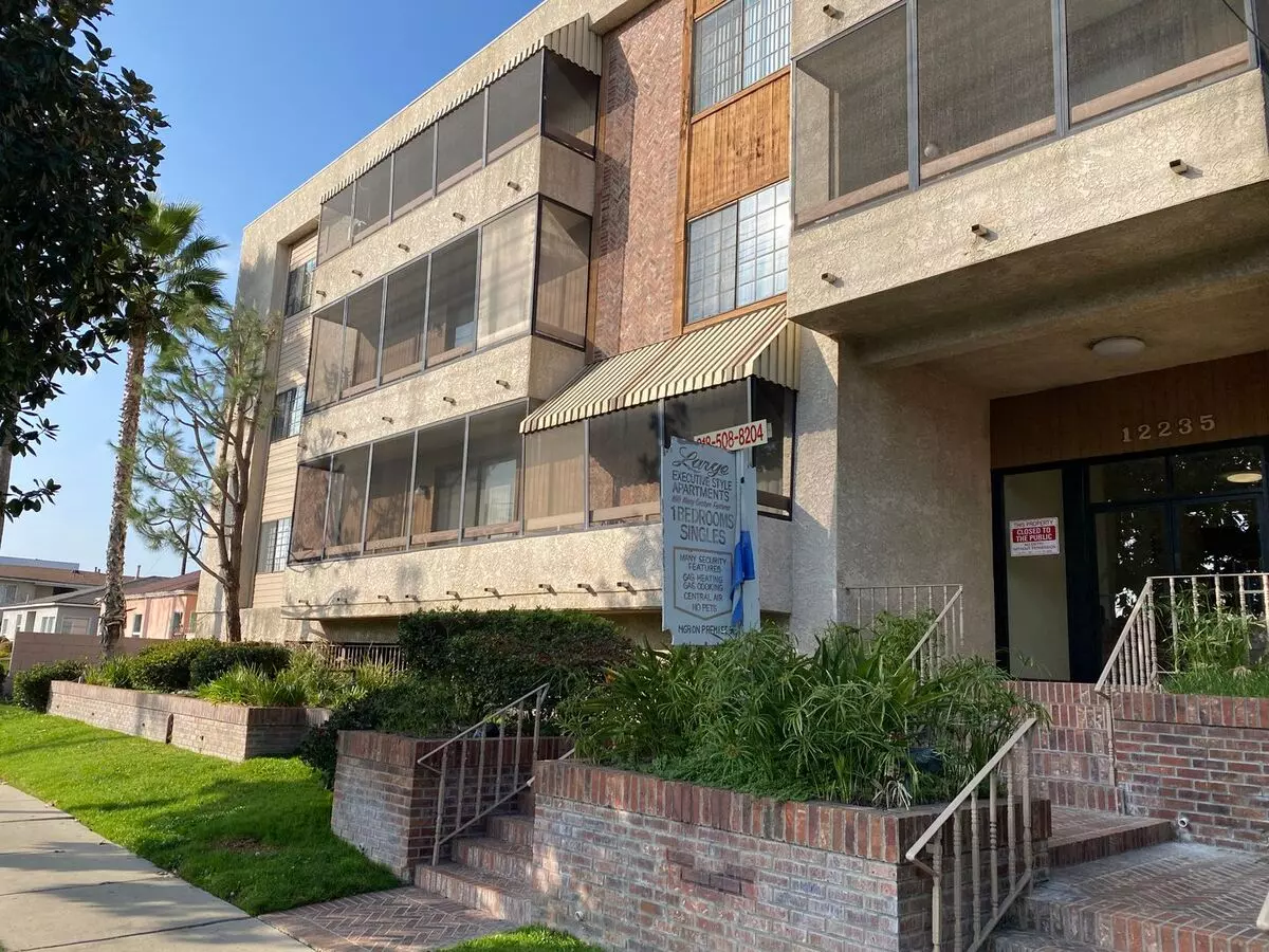 Look And Lease Offer: $500.00 Credit If Lease Is Signed Within 24 Hours Of Showing Apartment for rent in North Hollywood, CA