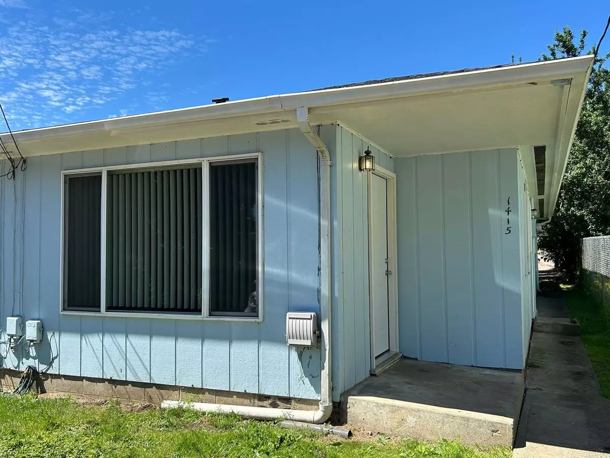 1413-1415 Home Ct Apartment for rent in Kelso, WA